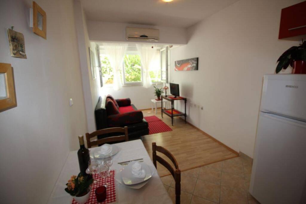 Old City/Beach 13 Minutes Away, Parking, For 4 Split Luaran gambar